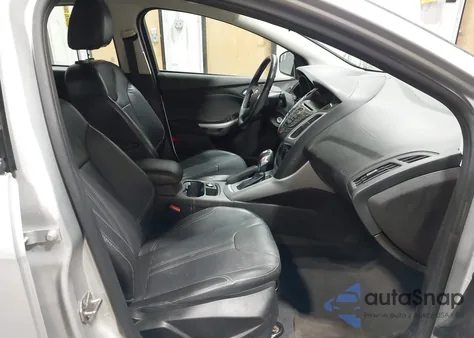 2014 Ford Focus Se z USA, uszkodzony, nr VIN 1FADP3K22EL363229